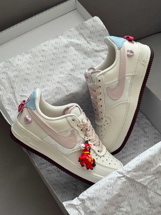 Женские кроссовки Nike Air Force 1 Low Valentine's Day 36-41 Хит Весны