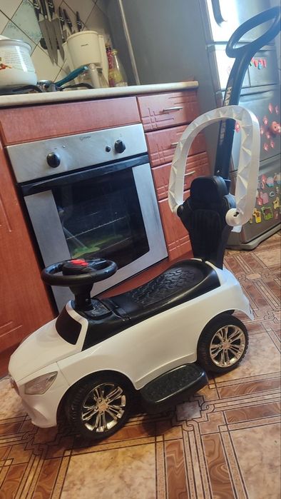Машина-толокар Mercedes