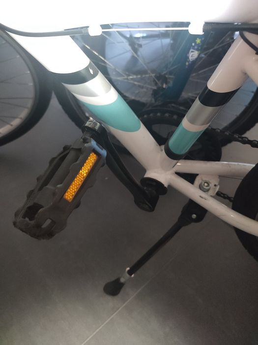 Bicicleta branca Decathlon