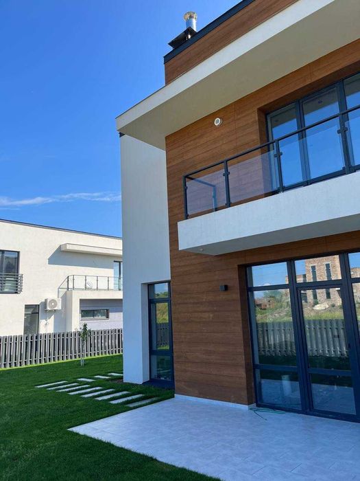 Продаж зданого таунхауса біля річки