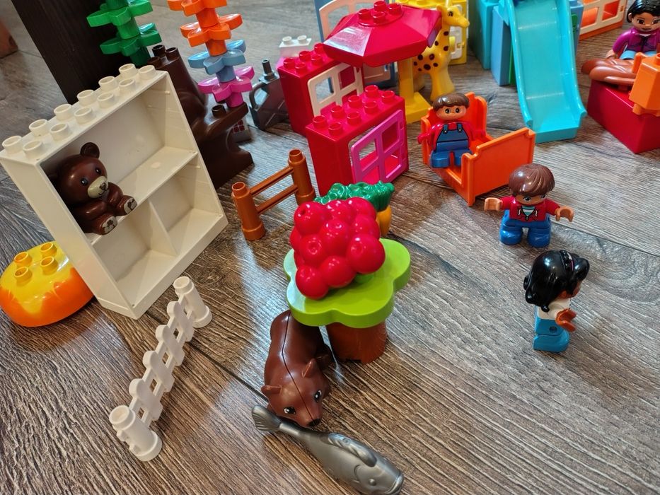 Duplo - figurki, drzwi, okna, meble, jedzenie