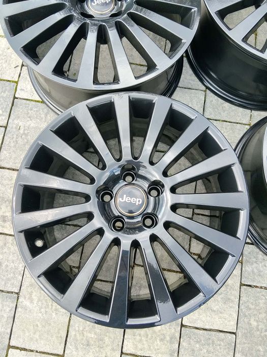 Felgi aluminiowe R17 5x110 Alfa Romeo Jeep Opel czarny połysk 7.5J ET41 OC 65.1