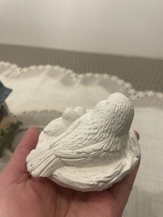 Статуетка пташка-мама з пташенятами в гнізді