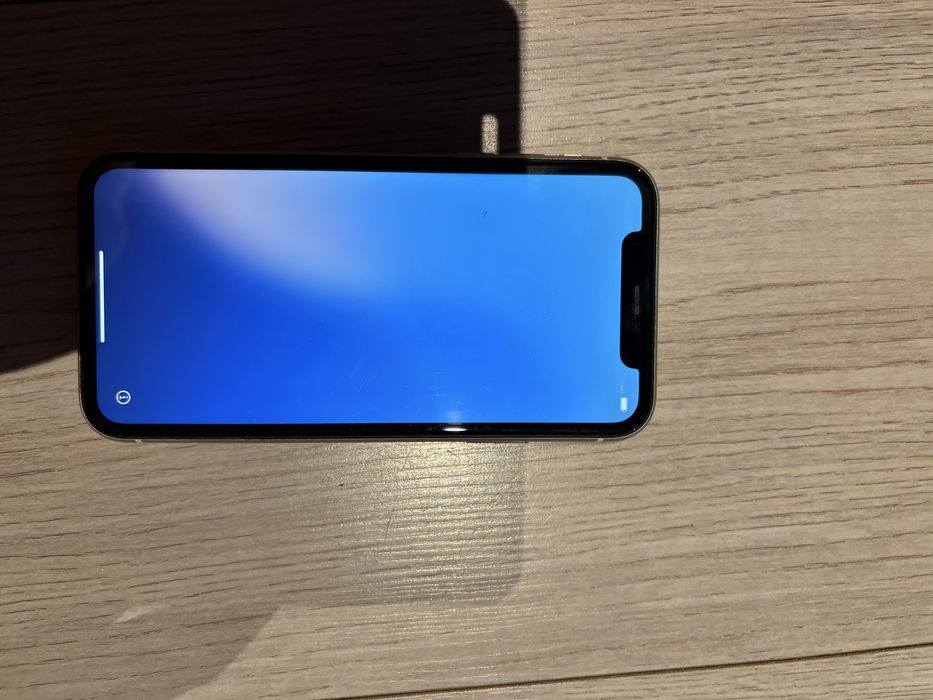 Telefon IPhon 11 64 GB