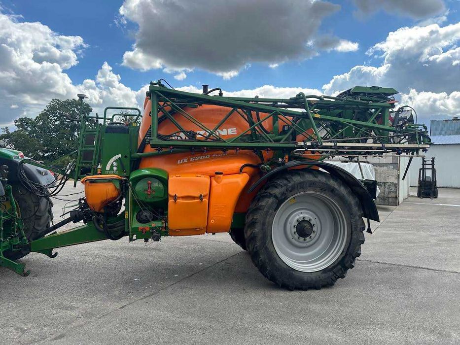 Opryskiwacz AMAZONE UX 5200