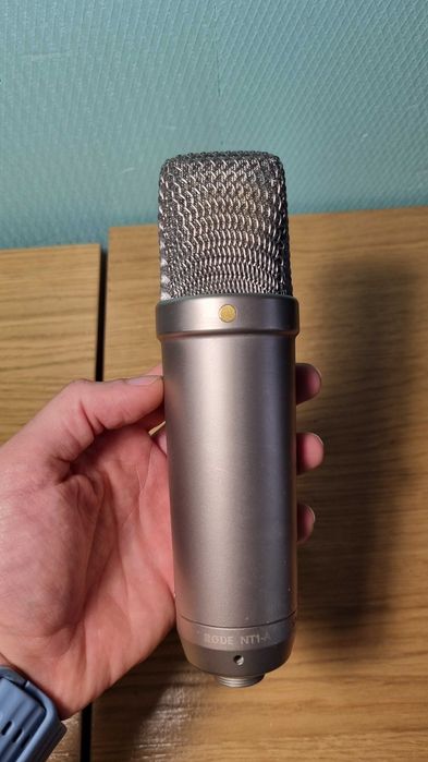 Kit Podcast / Gravação Profissional de estúdio – RØDE NT1-A + Behringer UMC22 + Suporte (Como Novo)