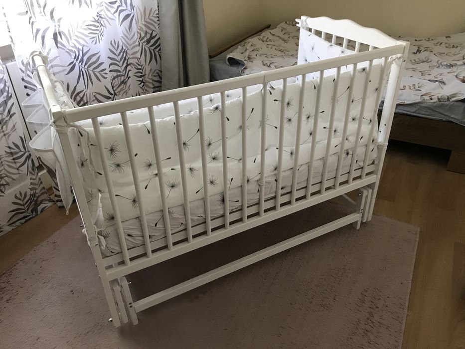 Продам дитяче ліжко з матрасом і всим комплектуючим набором!