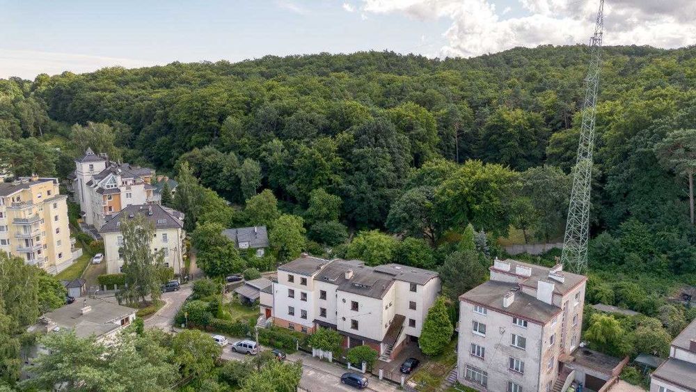 Dom z ogródkiem i tarasem