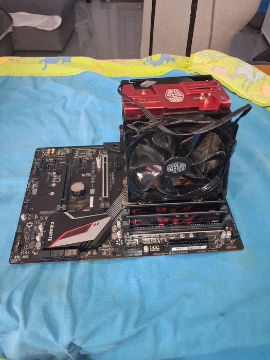 Vendo i5 9600k,motherboard z390x gaming, 16gb de ram ddr4 3200 mhz, fonte de alimentacao e cooler