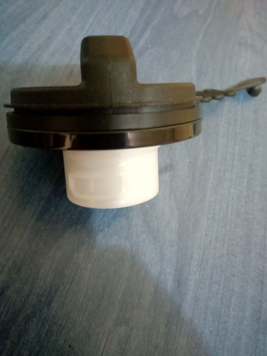 Кришка горловини бака фіксатор C70 Volvo 31261589
Готово до відправки