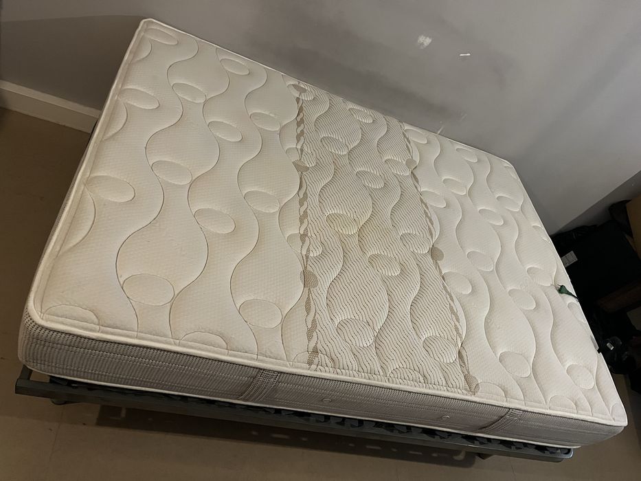 Estrado articulado com colchão casal