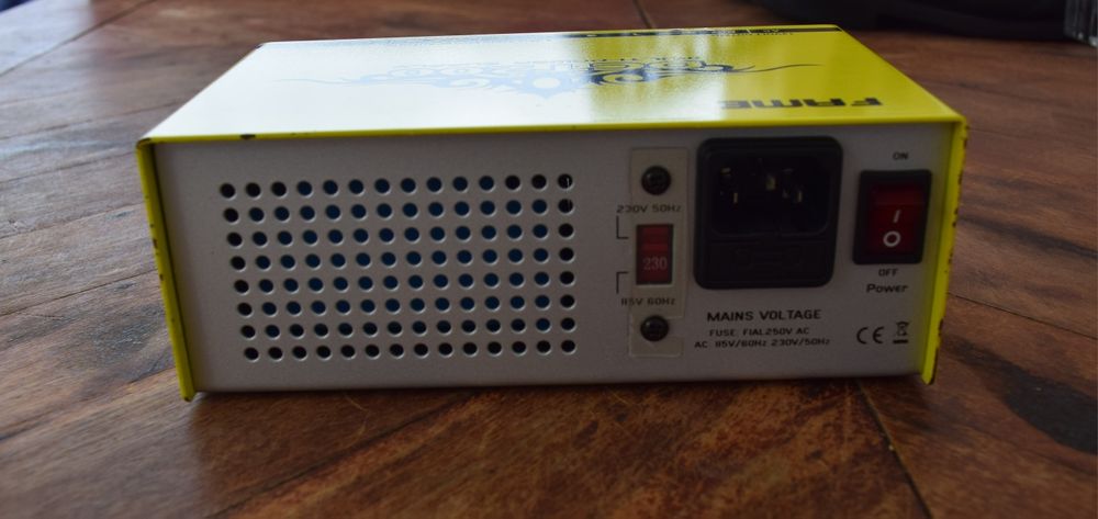 Fame Alimentador DCT-200 Multi-Power Supply