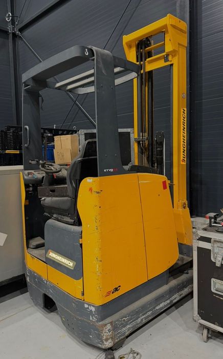 Wózek widłowy REACH Truck Jungheinrich