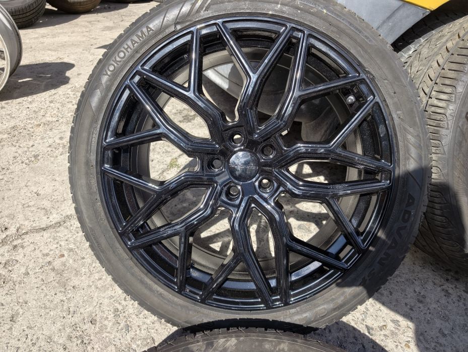 Колеса в зборі Tesla Model Y R20 235/40 Yokohama+ диски Liquid Metal