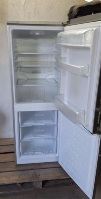 Холодильник Beko з Європи. 151см . Металік