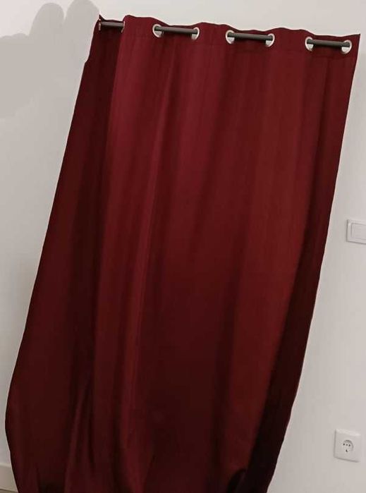 Cortinas bordô com ilhós –  140x260 cm