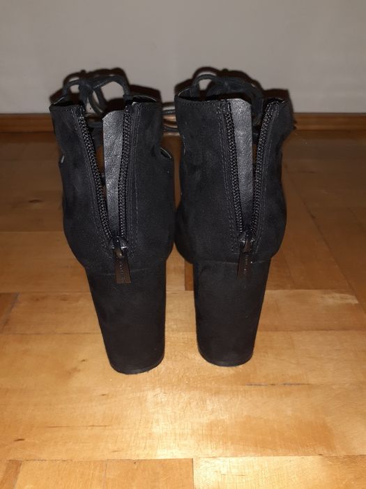 Buty na obcasie zamszowe rozmiar 39
