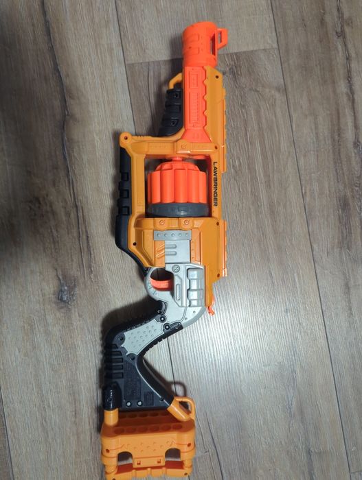 Помаранчевий автомат nerf