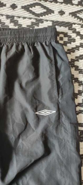 Umbro spodnie śliski materiał