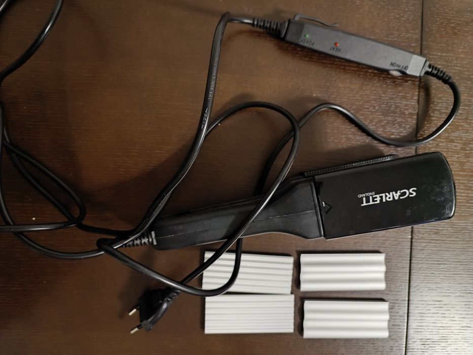 Випрямляч для волосся Scarlett