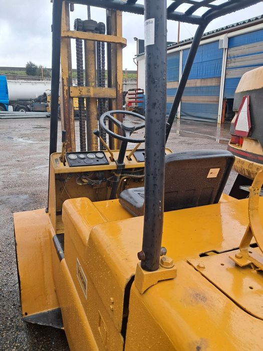 Empilhador cat 3t rodado duplo a gas