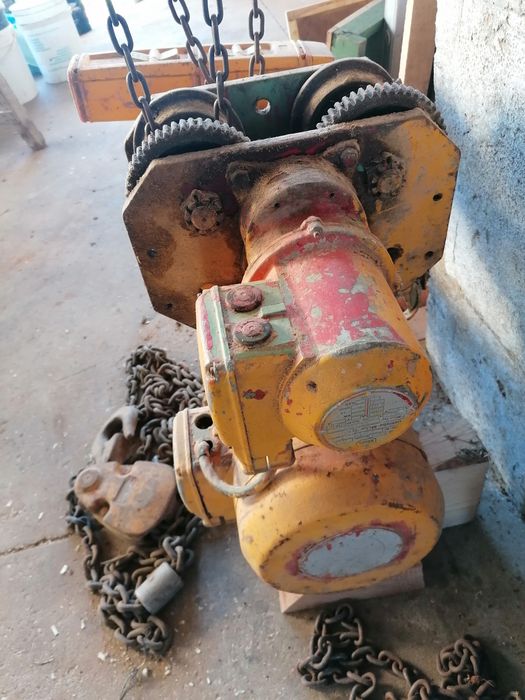 Cadernal elétrico, com deslocamento lateral.