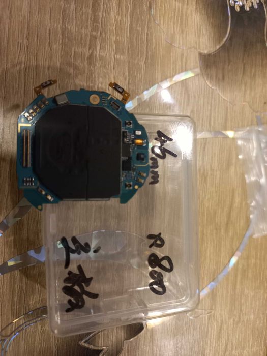 Нова  материнська плата на годиник самсунг ,R800