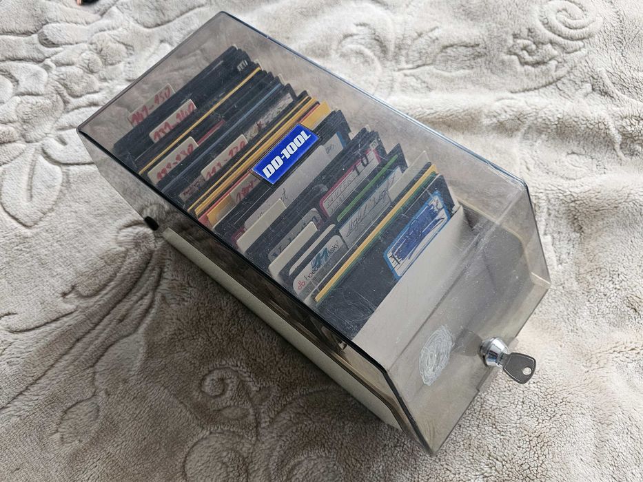 Dyskietki 5.25'' dla Commodore C64 / 128 48szt. pudełko kluczyk