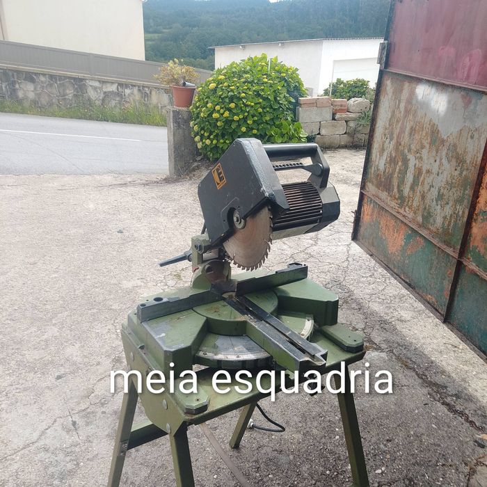 Meia esquadria com mesa