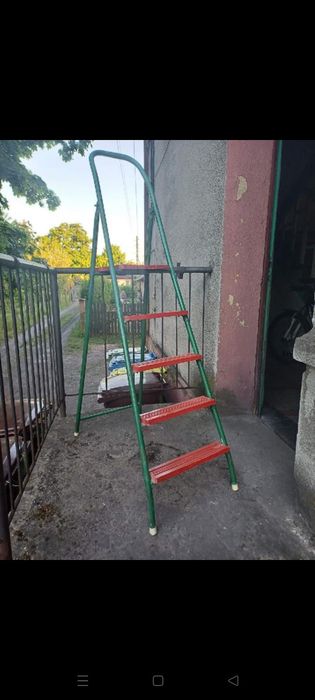 Drabina piecio stopniowa.