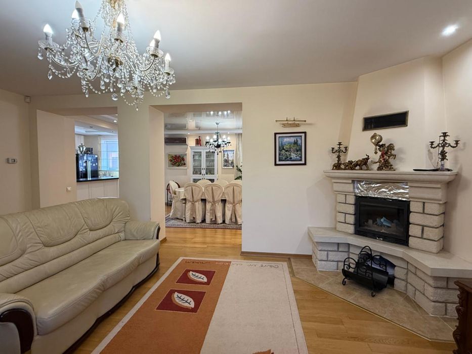 Продаж будинку Левандівка  поруч з озером та парком