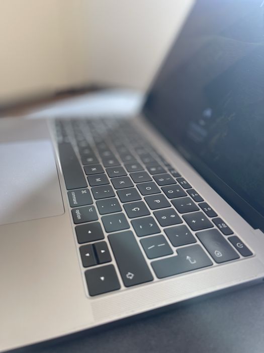 MacBook Pro 2017444209298681384963
