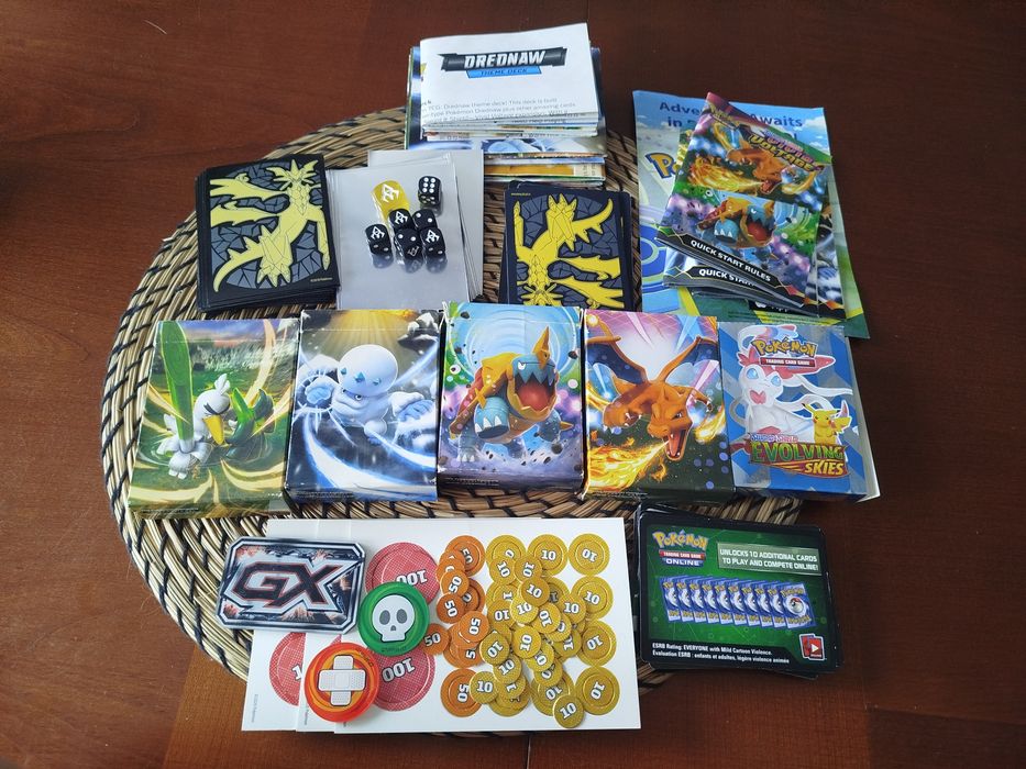 Zestaw Pokemon karty gadżety