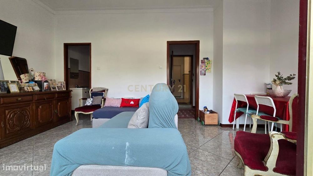 Apartamento T1 com Terraço e Garagem em Gondomar