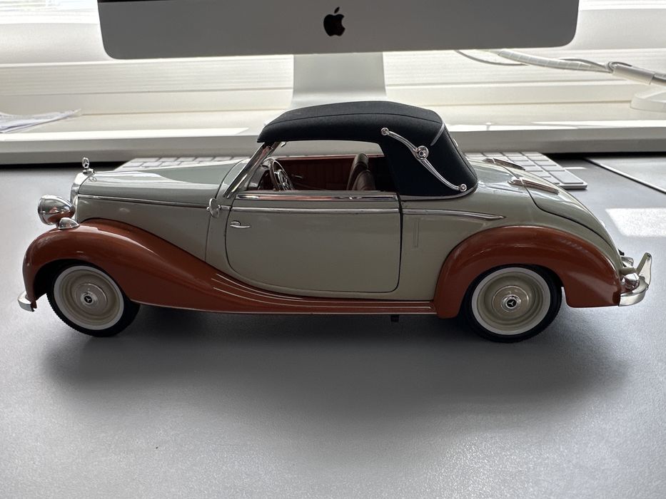 Mercedes 170S w skali 1:18