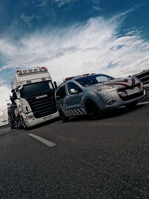 Transport niskopodwoziowy laweta niskiepodwozie maszyn budowlanych