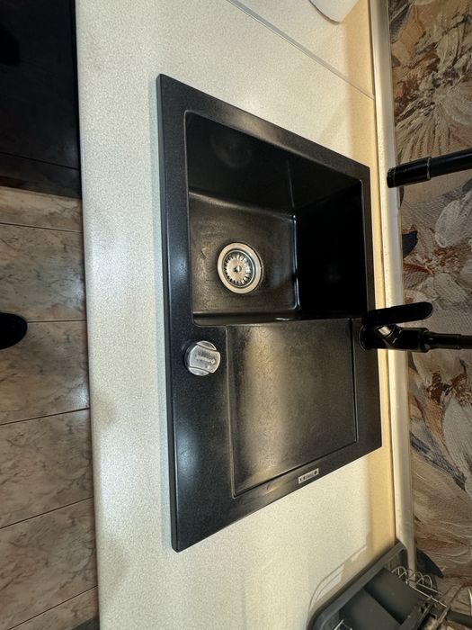 Zlew kuchenny wraz z syfonem