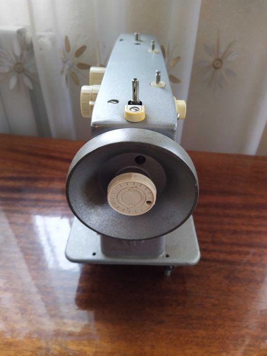 Швейна машинка Чайка 142 М