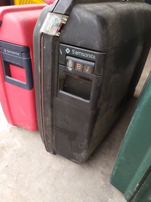 Чемодан ,валіза .