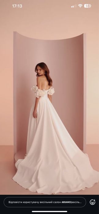 Вишукана весільна сукня з важкого атласу