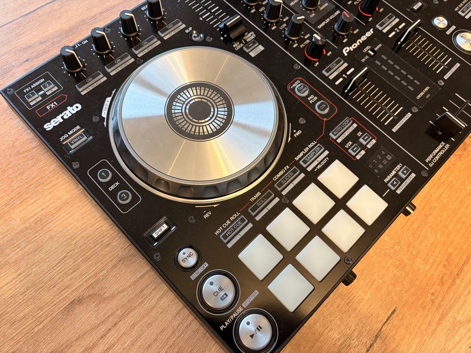 Konsola DJ Pioneer DDJ-SR + Laptop Toshiba