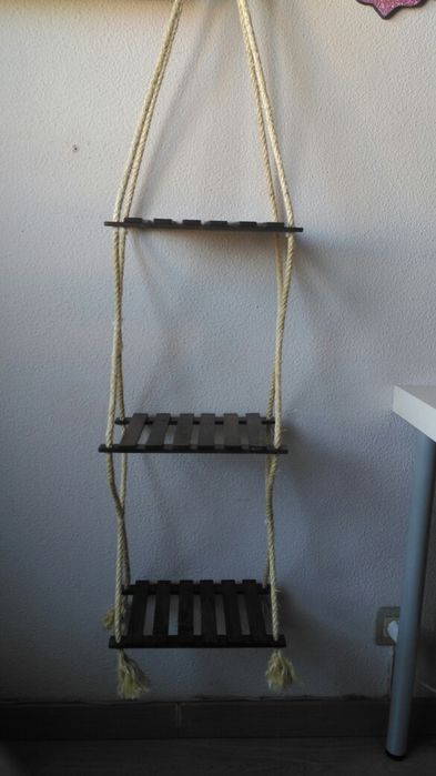 Prateleiras suspensa e lanternas novas