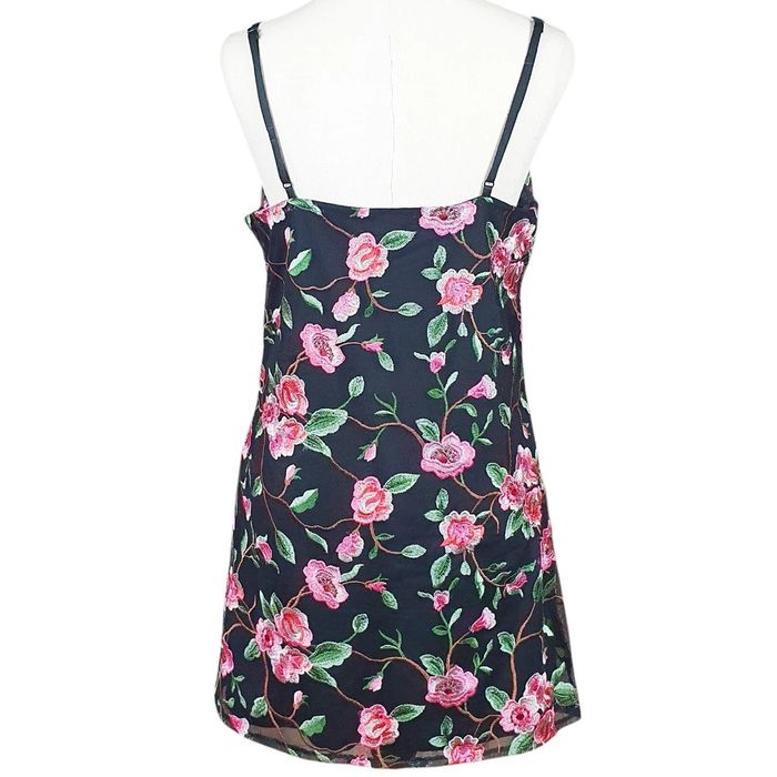 Мини платье с вышивкой