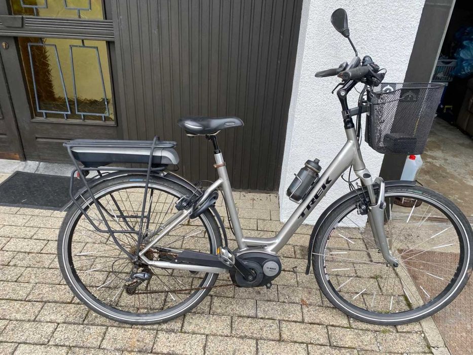 Продам велосипед електричний жіночий трек