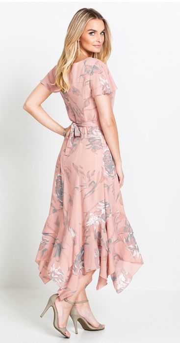 Сукня в стані нової,54-56.Вона шикарна!