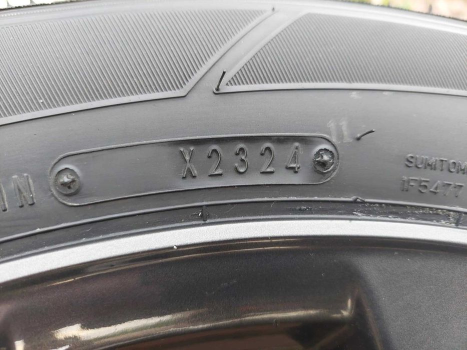 Felgi aluminiowe z NOWYMI letnimi oponami 225/50 r18