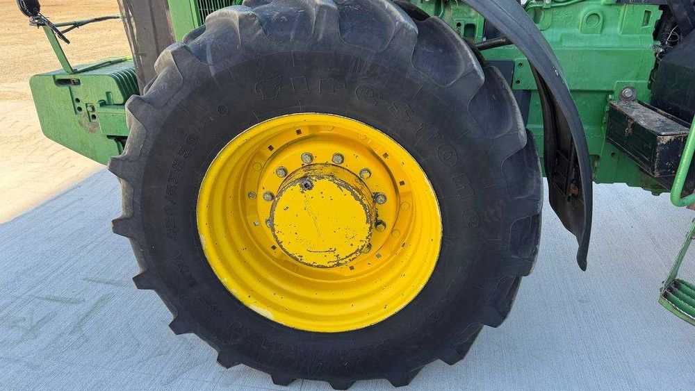 Трактор John Deere 8400