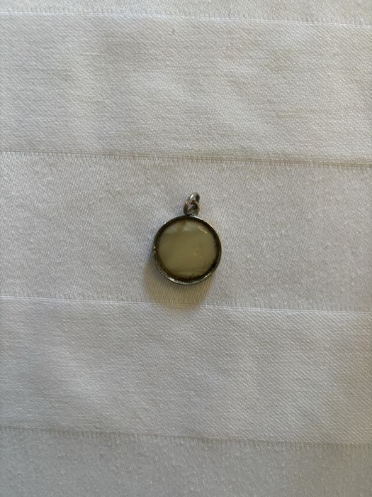 Pendente em madre-pérola e ouro?