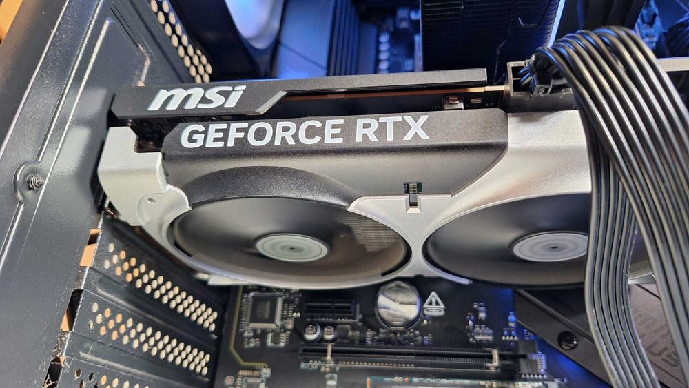 RTX 5060 Ventus 2x OC 8GB + caixa original - menos de seis meses de uso