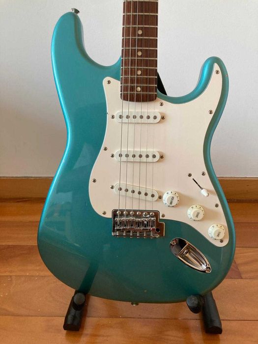 Guitarra elétrica Squier Affinity Stratocaster Race Green SSS